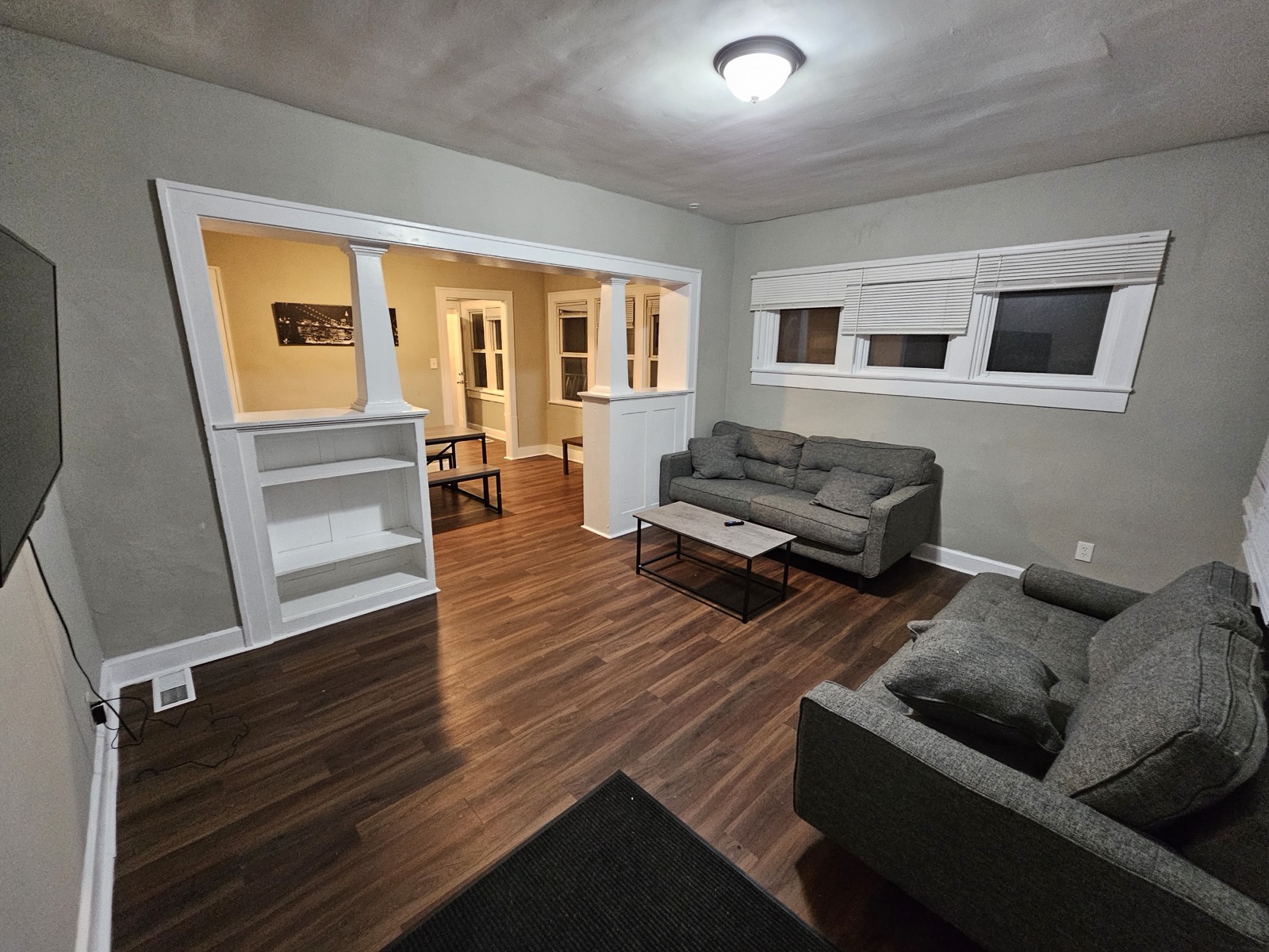 916 N Oxford St photo 2